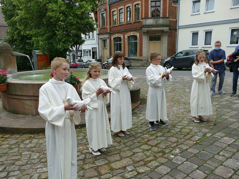 Feier der 1. Heiligen Kommunion in Sankt Crescentius (Foto: Karl-Franz Thiede)